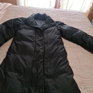 GAP Women's Elegant Black Puffer Jacket
